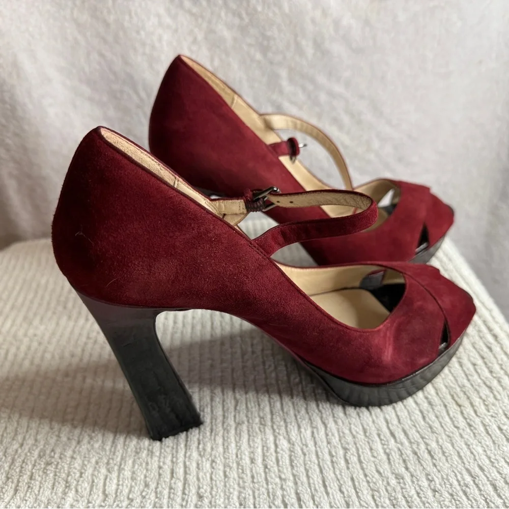 Size 10 Michael Kors suede-heel!!  In perfect condition! - Picture 2 of 4